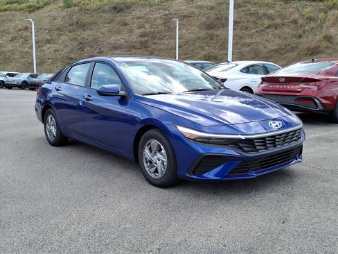 New 2025 Hyundai Elantra SE image 1