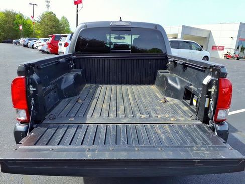 Used 2017 Toyota Tacoma TRD Sport w/ Premium & Technology Package image 10