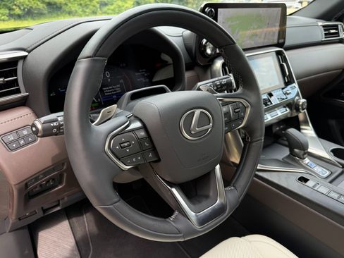 Used 2026 Lexus LX 700h Luxury AWD/4WD image 10