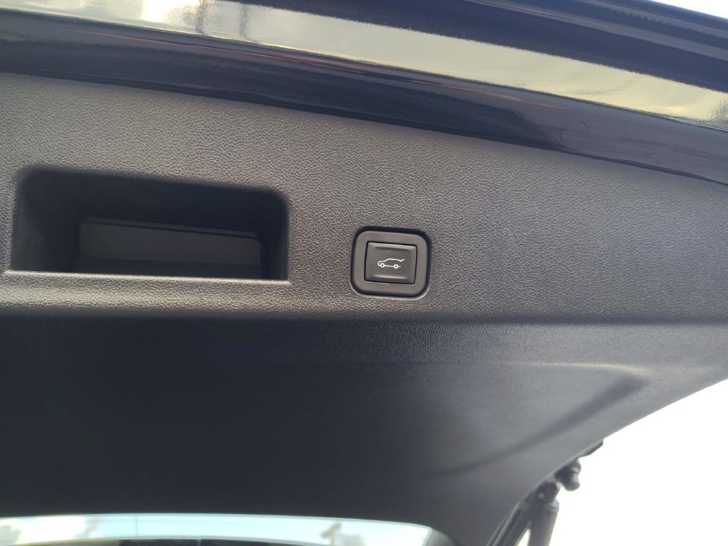 Used 2025 GMC Acadia AT4 w/ Luxury Package AWD/4WD image 23