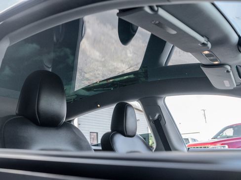 Used 2024 Tesla Model Y Long Range image 29