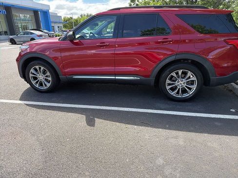 Used 2021 Ford Explorer XLT w/ Equipment Group 202A AWD/4WD image 8