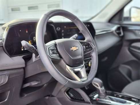 Used 2024 Chevrolet TrailBlazer LT w/ LT Cold Weather Package image 17