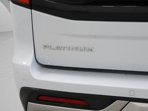 Used 2025 Ford Expedition Platinum w/ Driver's Package AWD/4WD image 39