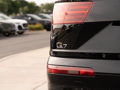 Used 2019 Audi Q7 3.0T Premium Plus w/ Premium Plus Package AWD/4WD image 28