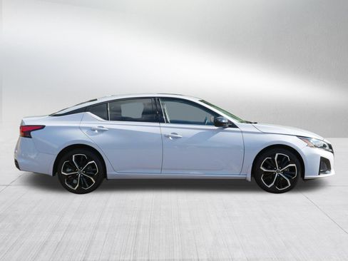 Certified 2023 Nissan Altima 2.5 SR w/ SR Premium Package AWD/4WD image 8