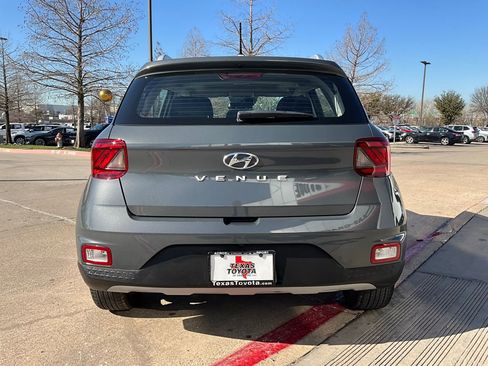 Used 2025 Hyundai Venue SEL image 7