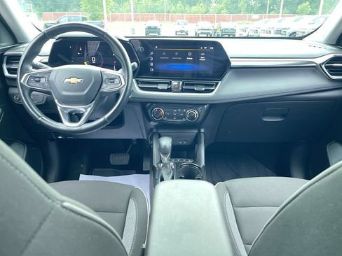 Used 2024 Chevrolet TrailBlazer LT w/ LT Cold Weather Package FWD image 19