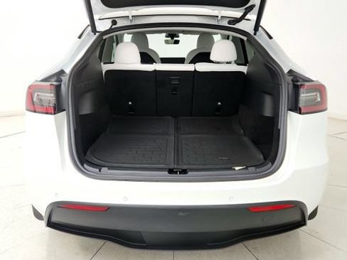 Used 2022 Tesla Model Y Long Range AWD/4WD image 29