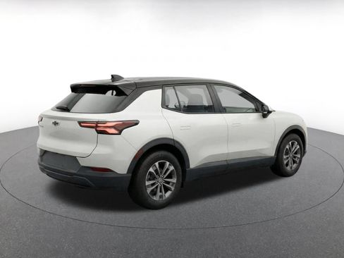 Used 2025 Chevrolet Equinox LT FWD image 9