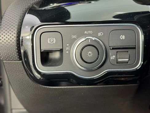 Used 2019 Mercedes-Benz A 220 w/ AMG Line image 18