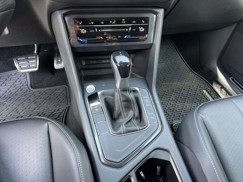 Used 2022 Volkswagen Tiguan SE R-Line FWD image 28