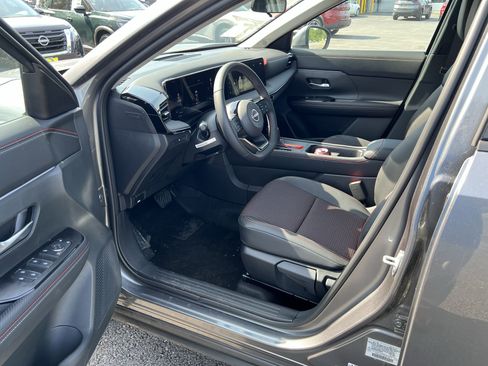 New 2025 Nissan Kicks SR image 4