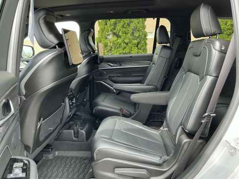 Used 2024 Jeep Grand Cherokee L Overland w/ Luxury Tech Group IV image 24