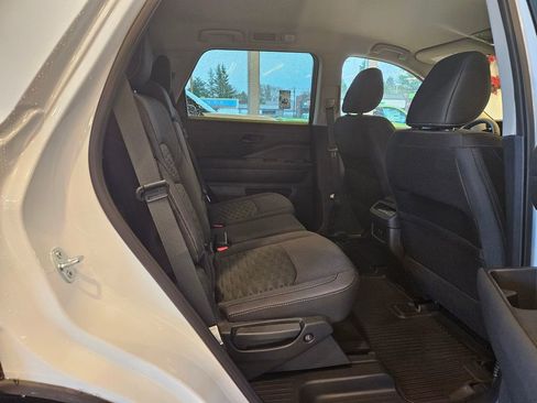 New 2025 Nissan Pathfinder SV w/ Black Appearance Package image 30