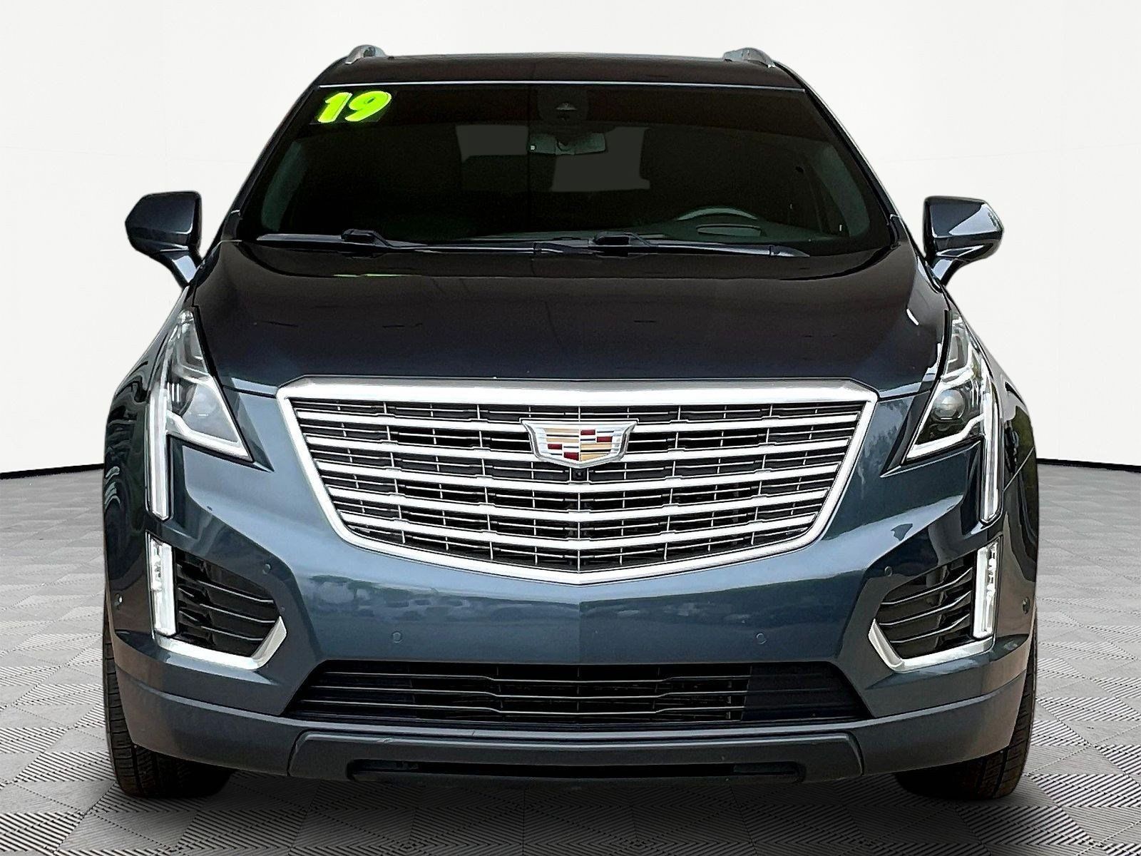 Used 2019 Cadillac XT5 Platinum AWD/4WD image 2