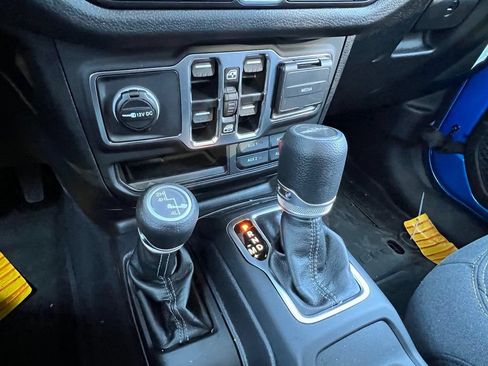 New 2025 Jeep Gladiator Sport AWD/4WD image 25