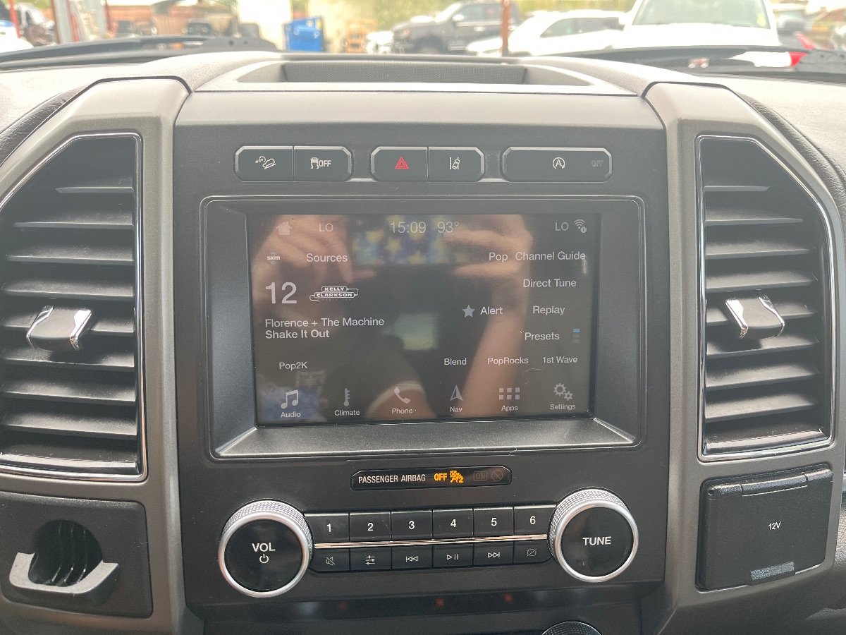 Used 2019 Ford Expedition Max XLT w/ Equipment Group 202A AWD/4WD image 13