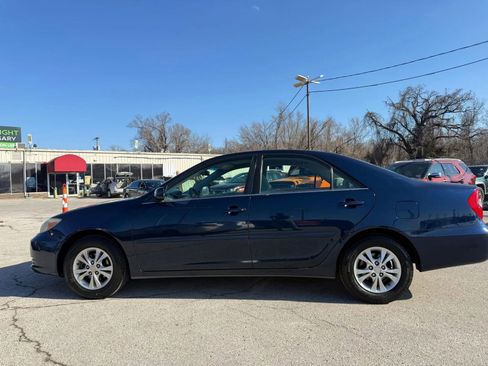 Used 2004 Toyota Camry LE image 2