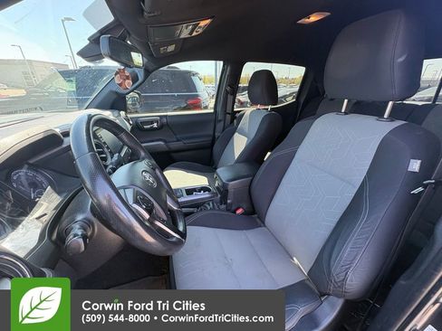 Used 2021 Toyota Tacoma TRD Sport image 5