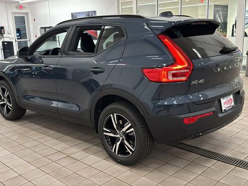 New 2026 Volvo XC40 B5 Core w/ Climate Package image 7
