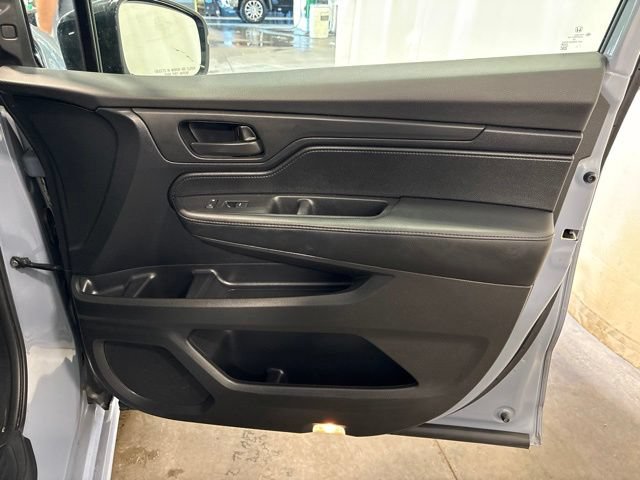 Used 2025 Honda Odyssey Sport-L image 42