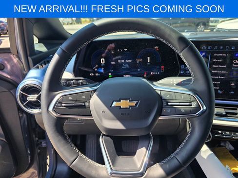 Used 2025 Chevrolet Equinox EV LT image 13