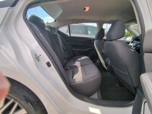 Used 2024 Nissan Altima 2.5 SV FWD image 10
