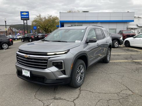 New 2026 Chevrolet Traverse LT w/ Driver Confidence Package image 3