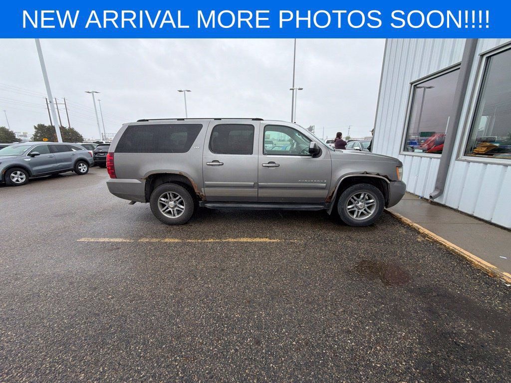 Used 2007 Chevrolet Suburban LTZ w/ LTZ Preferred Equipment Group AWD/4WD image 2