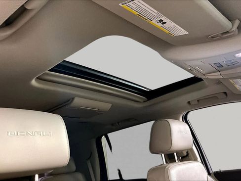 Certified 2020 GMC Yukon Denali w/ Denali Premium Package AWD/4WD image 13