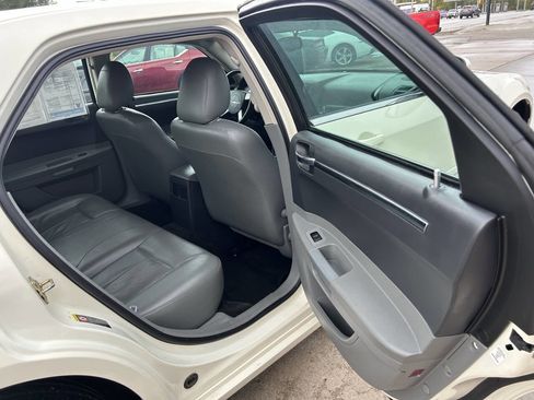Used 2005 Chrysler 300 Touring image 16