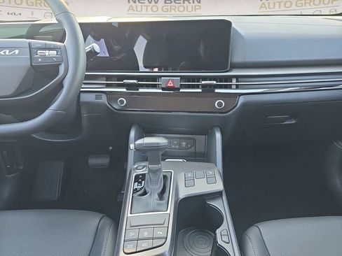 New 2026 Kia Sportage EX FWD image 11
