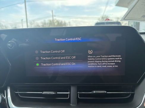 Used 2024 Chevrolet Trax ACTIV w/ Driver Confidence Package FWD image 29