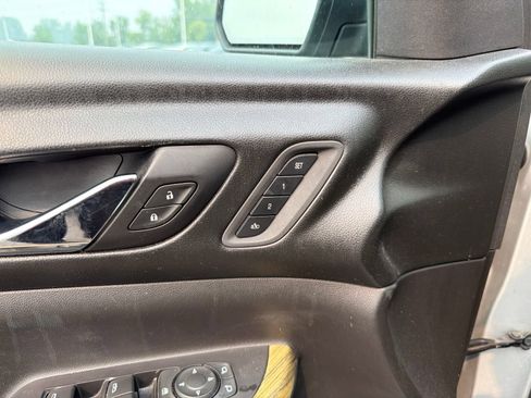 Used 2018 GMC Acadia Denali w/ Technology Package FWD image 13