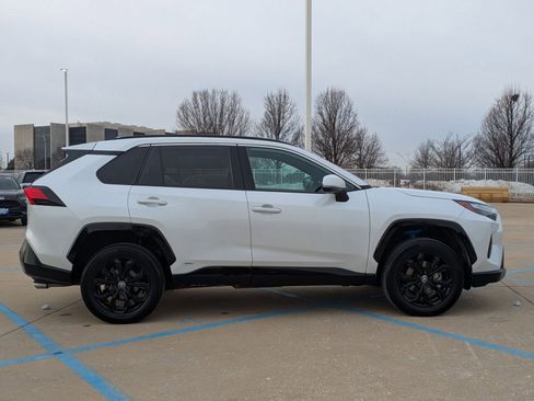 Used 2023 Toyota RAV4 SE w/ Convenience Package image 5