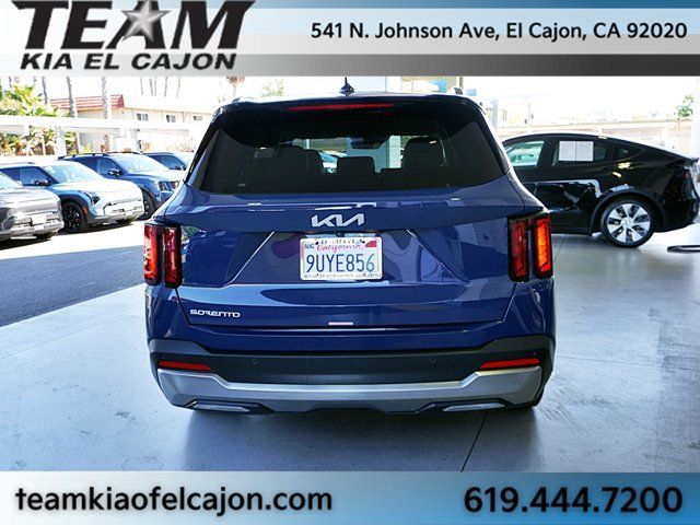 Certified 2025 Kia Sorento S FWD image 8