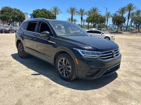 Used 2023 Volkswagen Tiguan SE FWD image 3