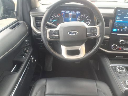 Used 2023 Ford Expedition Max XLT image 5
