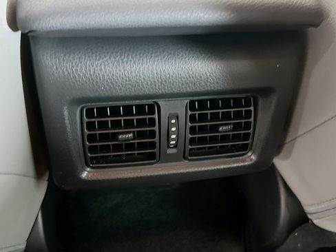 Used 2025 Toyota Camry SE FWD image 27
