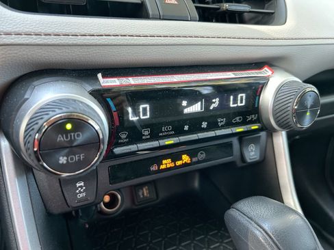 Used 2025 Toyota RAV4 XLE FWD image 24