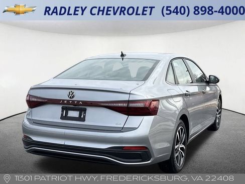 Used 2025 Volkswagen Jetta SE image 19
