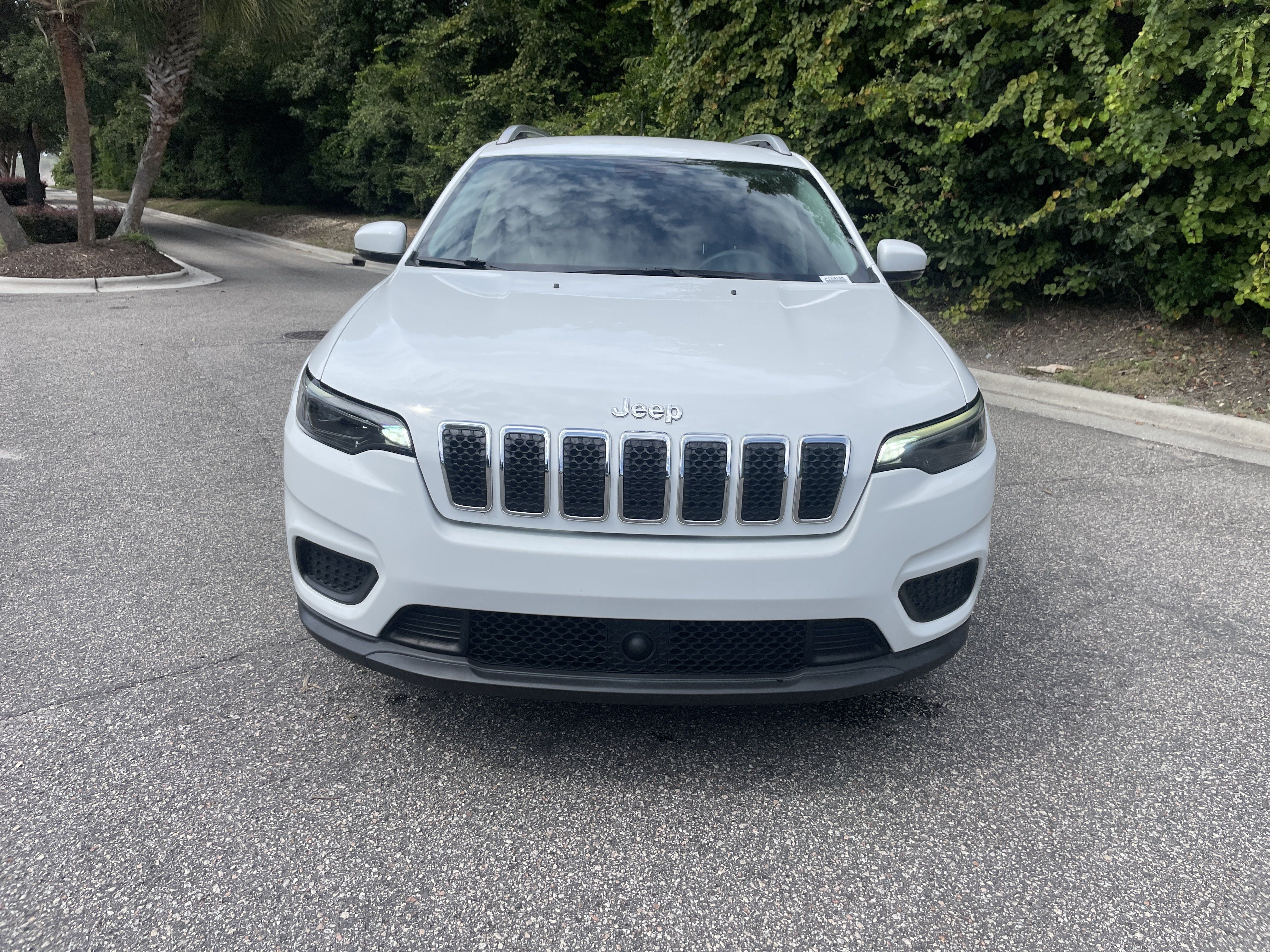 Used 2021 Jeep Cherokee Latitude FWD image 3