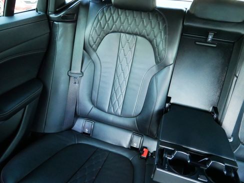 Used 2023 BMW X6 xDrive40i w/ M Sport Package image 12