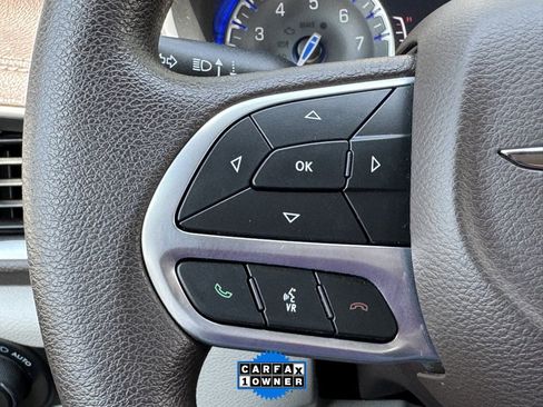 Used 2021 Chrysler Pacifica Touring image 33