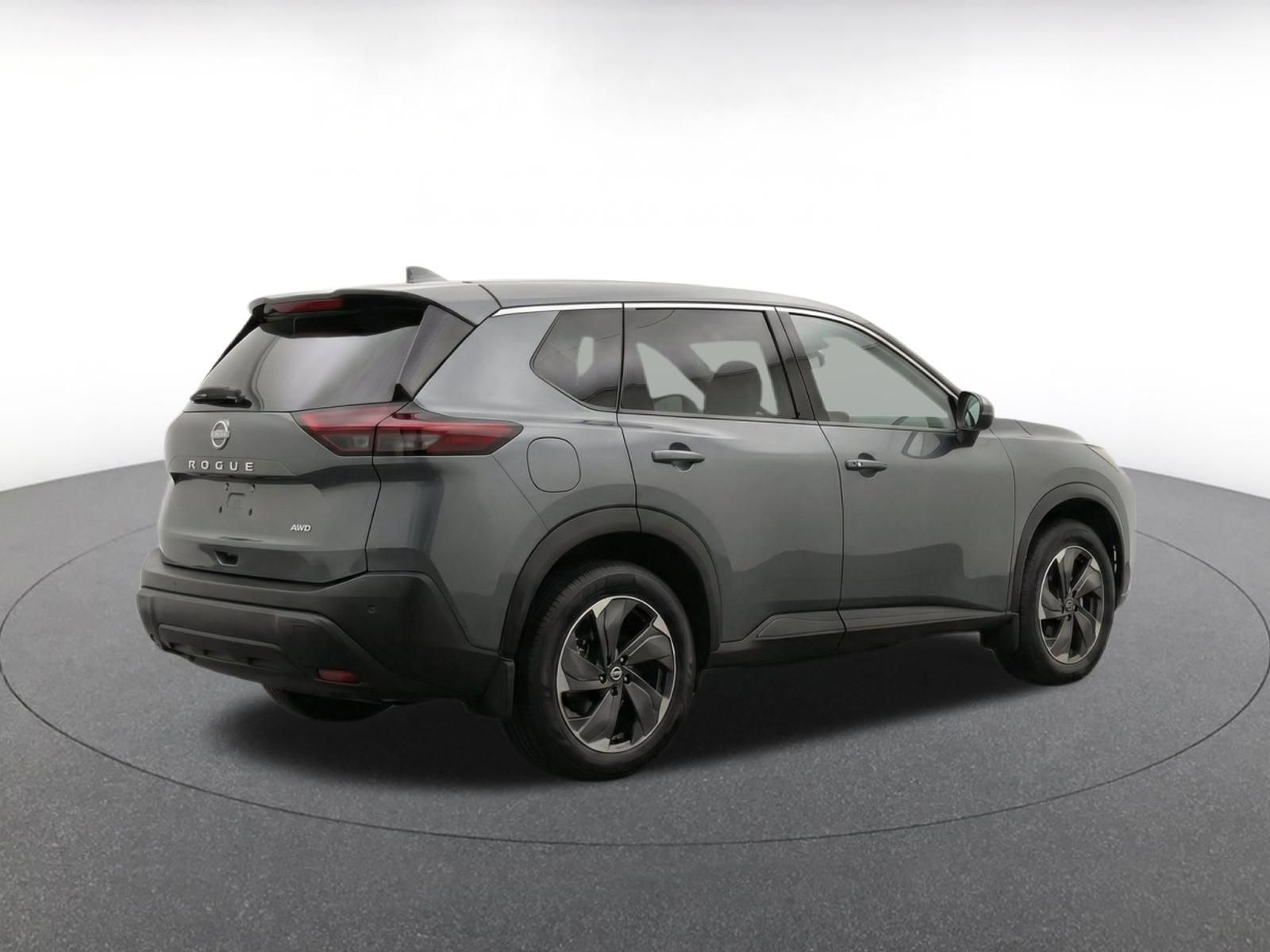 Used 2025 Nissan Rogue SV FWD image 8