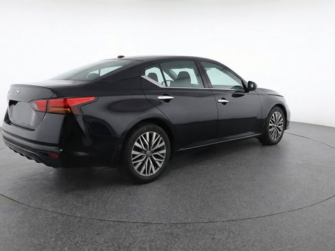 Used 2025 Nissan Altima 2.5 SV FWD image 9