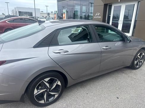 Certified 2023 Hyundai Elantra SEL w/ Convenience Package FWD image 8