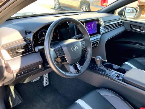 Used 2025 Toyota Camry SE image 18