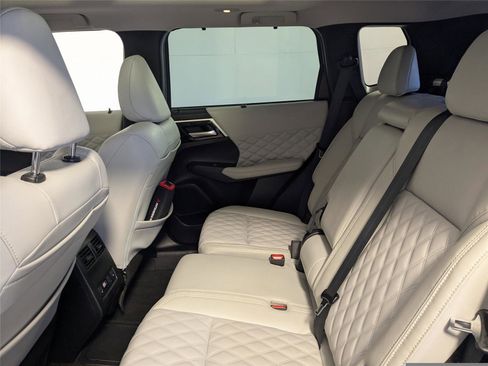 Used 2023 Mitsubishi Outlander SEL image 30